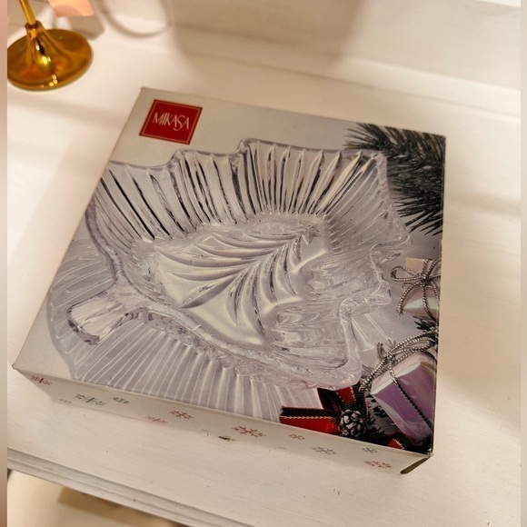 Mikasa Christmas Night Small Glass Tree Candy Dish - Picture 2 of 6